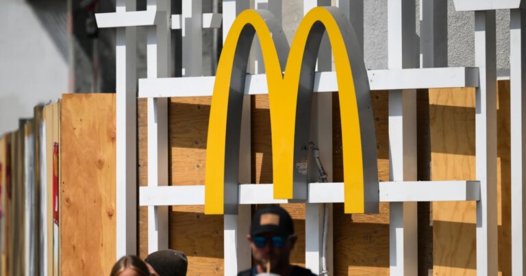 260803-mcdonalds-economy-vsb-2307-31116d.jpg