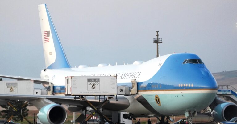 260811-air-force-one-rs-427562.jpg