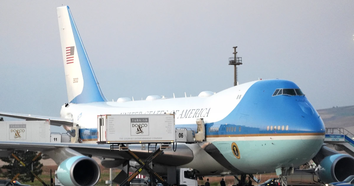 260811-air-force-one-rs-427562.jpg
