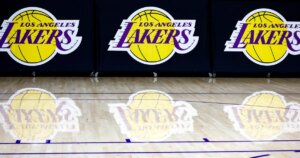 260812-lakers-vl-1037a-730727.jpg