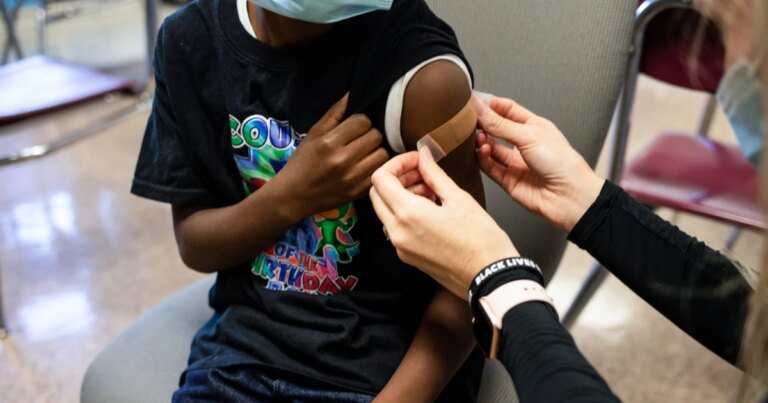 260817-covid-19-vaccine-clinic-vl-305p-93a8e9.jpg