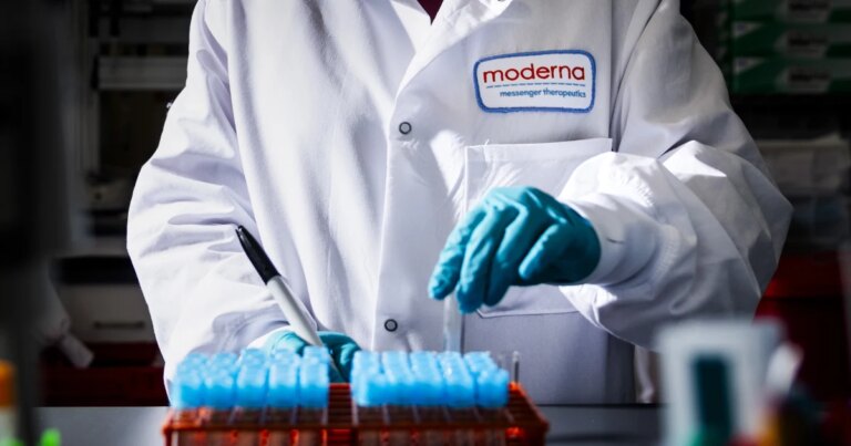 260819-moderna-cancer-vaccine-mn-0845-2c4c43.jpg