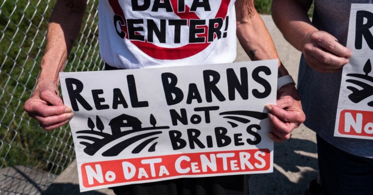 260821-data-centers-protests-vsb-2230-3851c8.jpg