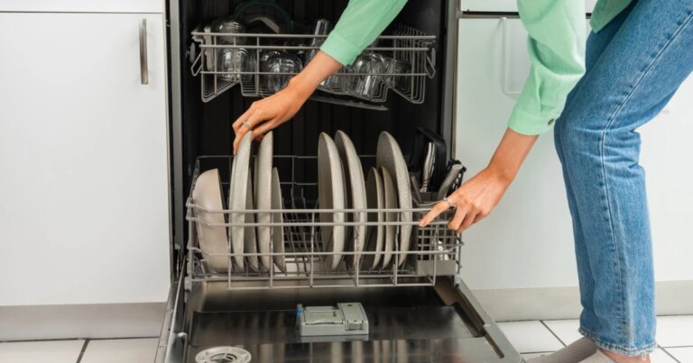 260821-how-to-clean-dishwasher-oo-main-0ae88e.jpg