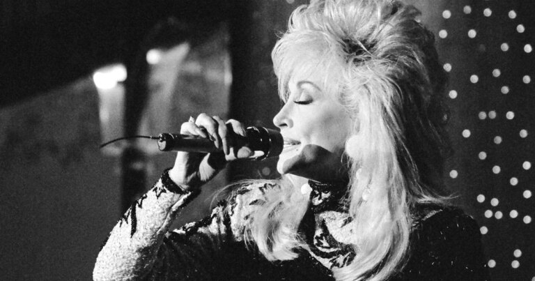 260825-dolly-parton-1992-ew-404p-83e580.jpg