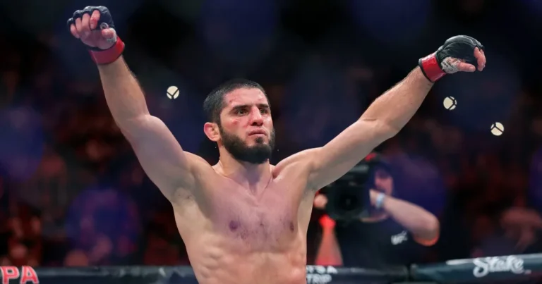 AFP__20260816__2290665803__v1__HighRes__Ufc330MakhachevVMachadoGarry-1786861640_0d68f3-1786863820.jp_.webp