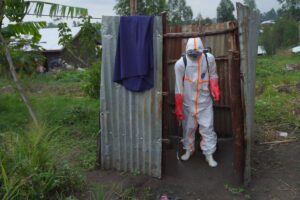 APTOPIX_Congo_Ebola_Health_Workers_26321.jpg