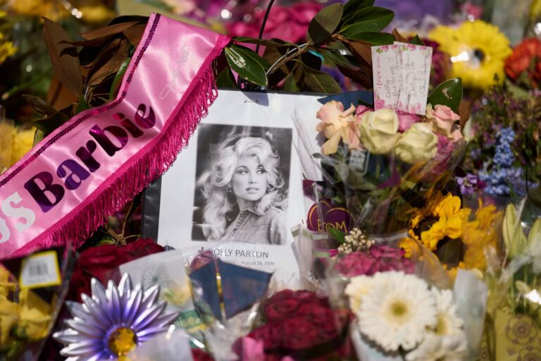 APTOPIX_Obit_Dolly_Parton_Reaction_68555.jpg