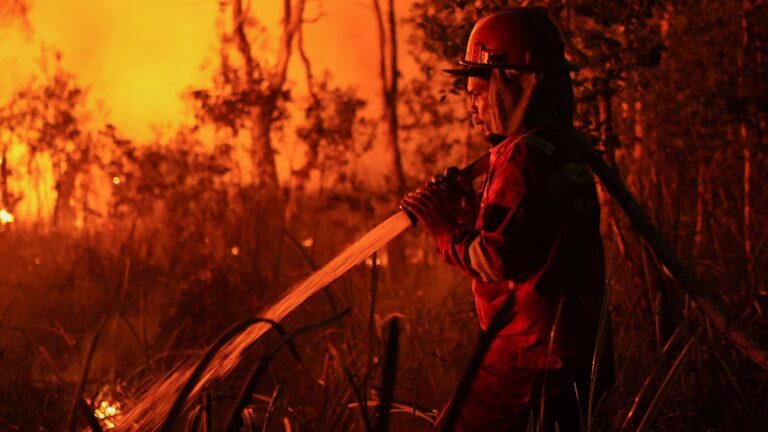 ASIA-WEATHER-INDONESIA-WILDFIRE_1786980897723_hpEmbed_sl_16x9t.jpg