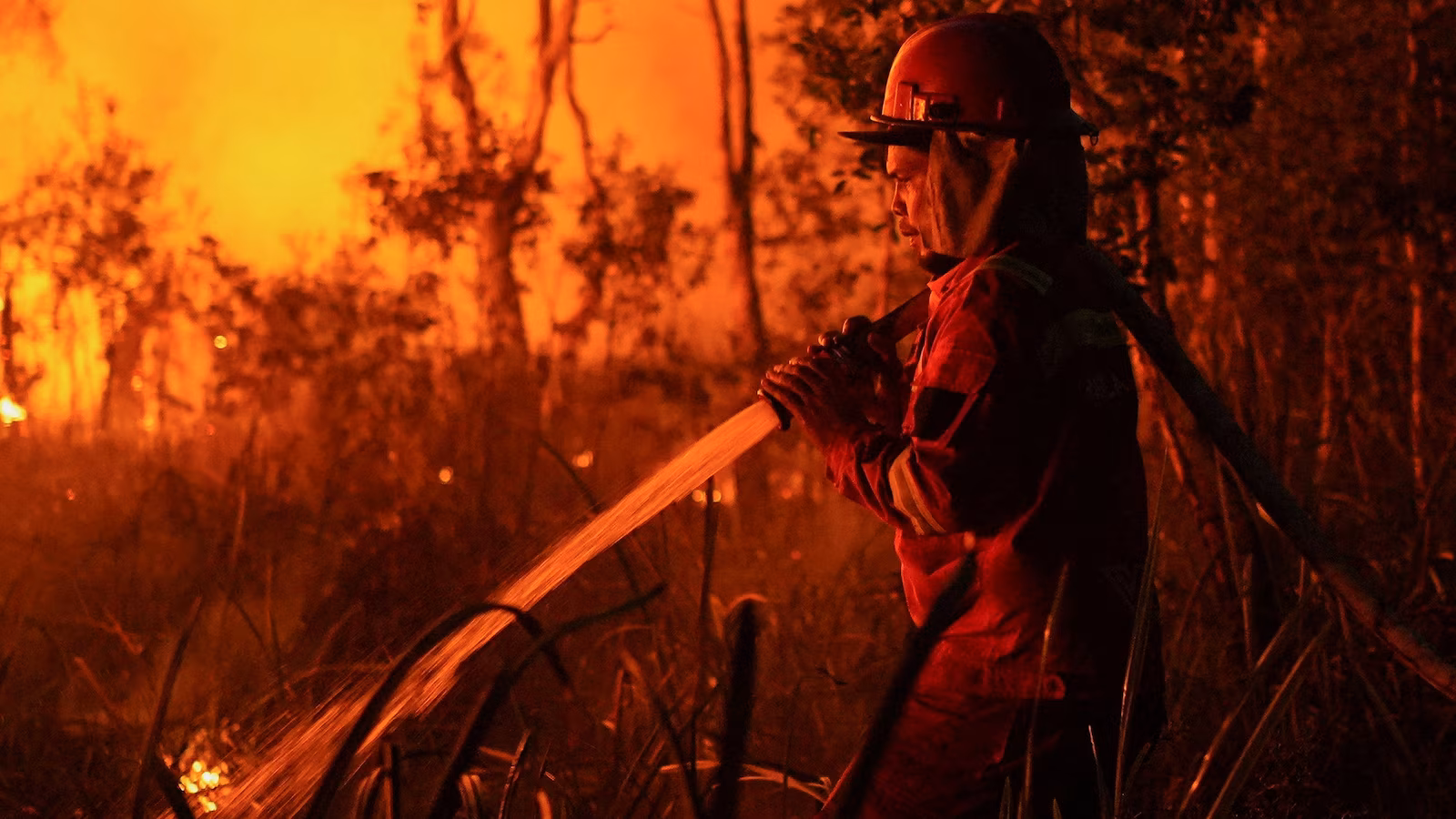 ASIA-WEATHER-INDONESIA-WILDFIRE_1786980897723_hpEmbed_sl_16x9t.jpg