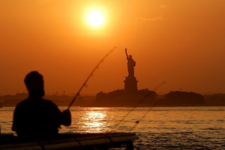 Boat-capsizes-in-NY-Harbor-killing-mother-and-baby.jpg