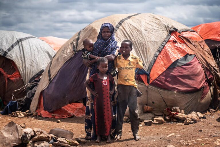 CH1751632_Sokorey_with_her_children_outside_their_tent_in_an_IDP_camp_in_Baidoa2C_Somalia.jpg