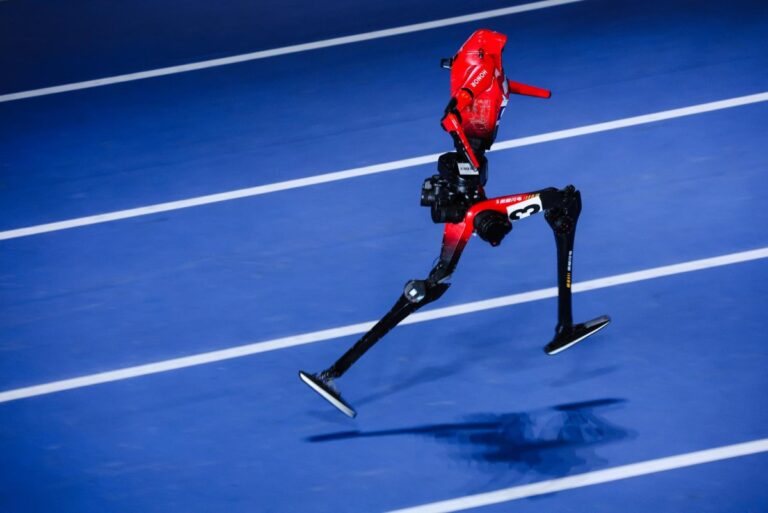 Chinese-humanoid-robot-breaks-100m-sprint-record-set-by-Usain-Bolt.jpg