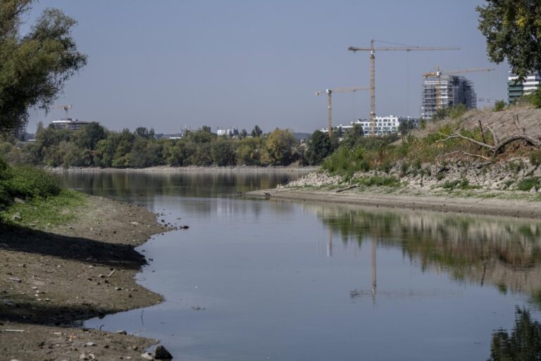 Hungary-faces-energy-crisis-as-Danube-River-dries-to-record-lows.jpg