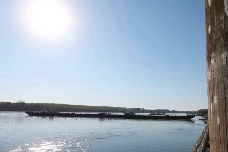 Hungary-sinks-barges-into-Danube-River-to-stave-off-energy-crisis.jpg