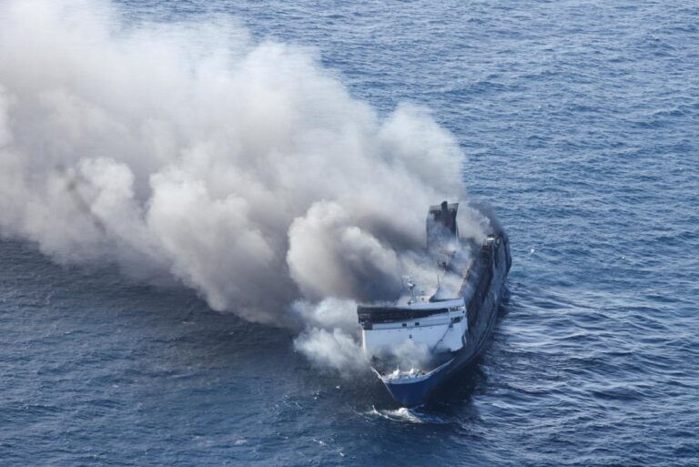 Indonesia-ferry-blaze-kills-5-leaves-41-missing.jpg