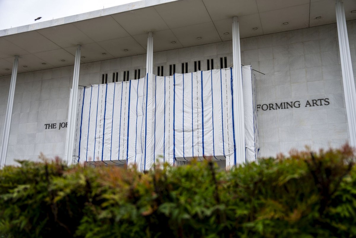 Kennedy-Center-board-votes-to-put-Trumps-name-on-building-again.jpg