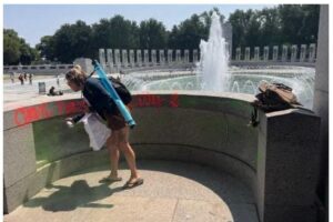 Kentucky-woman-charged-with-vandalizing-National-Malls-WWII-Memorial.jpg