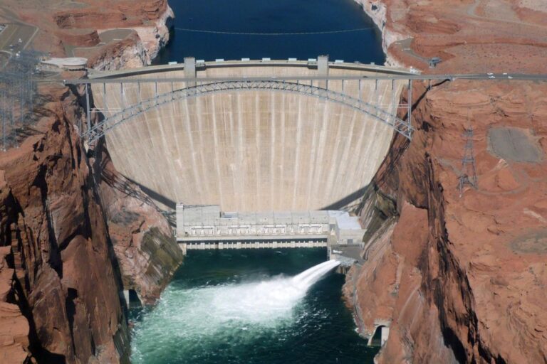 Lake-Powell-water-levels-reach-all-time-low-amid-long-term-drought.jpg