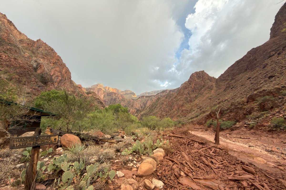 More-than-20-people-missing-after-Grand-Canyon-flash-flooding.jpg