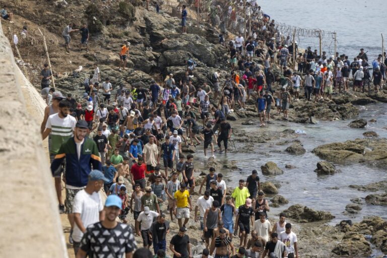 Moroccan-authorities-block-111-migrants-from-entering-Ceuta.jpg