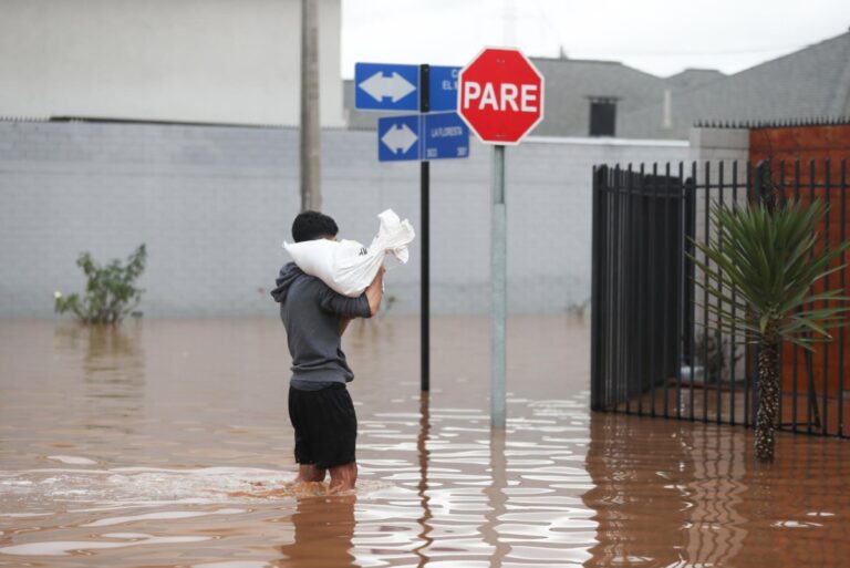 Mudslides-hit-northern-Chile-after-extraordinary-desert-rains.jpg