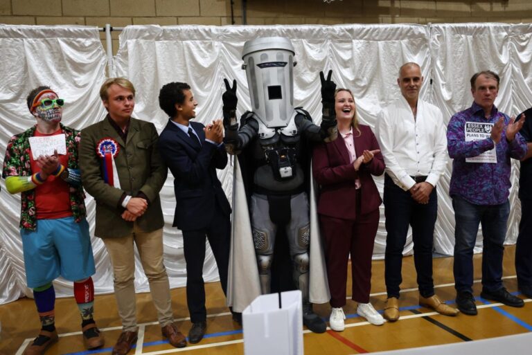 Nigel-Farage-to-return-to-Parliament-after-winning-byelection.jpg