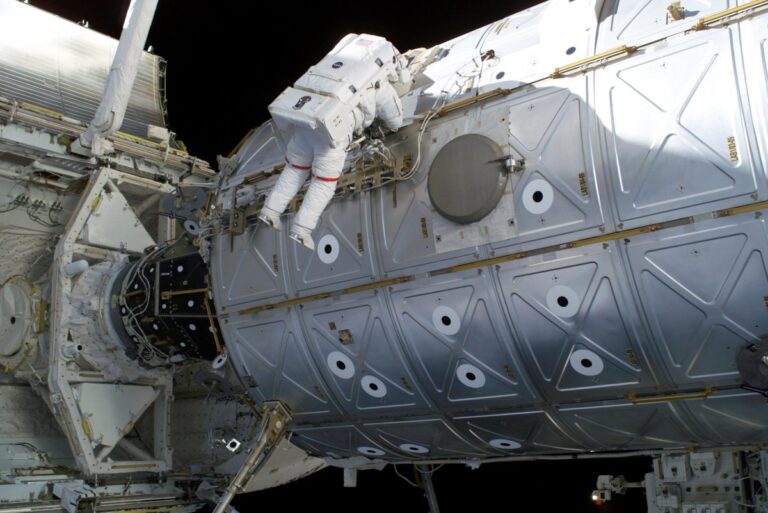 On-This-Day-Astronauts-carry-out-first-emergency-repair-spacewalk.jpg