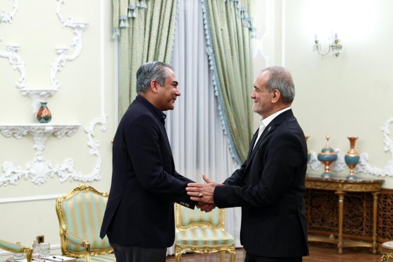 Pakistani-Iranian-officials-meet-amid-stalled-talks-with-US.jpg