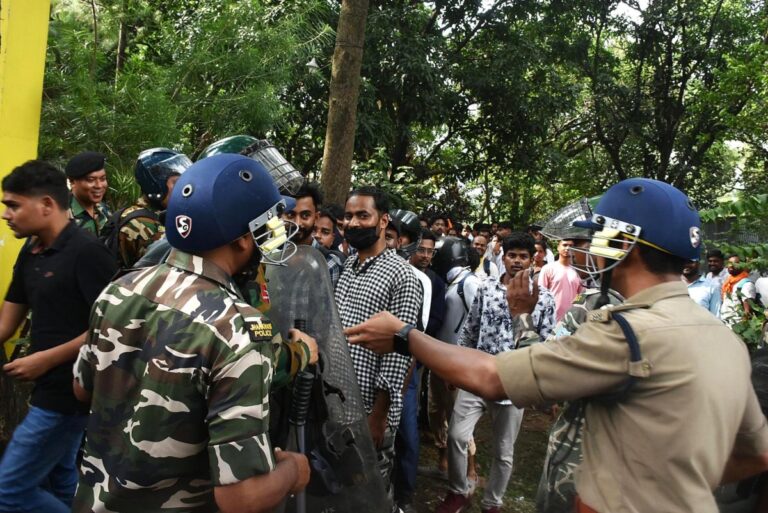 Police-in-India-use-tear-gas-water-cannons-on-demonstrators.jpg