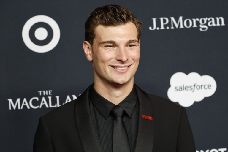 Raiders-decline-to-name-starting-QB-say-Mendoza-needs-more-preseason.jpg