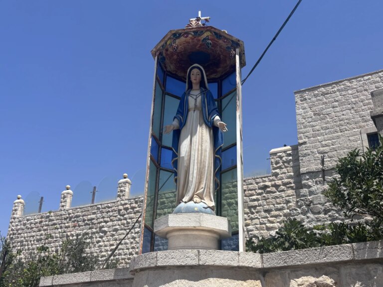 Statue-of-Mother-Mary-along-streets-of-Taybeh-1786649436.jpg