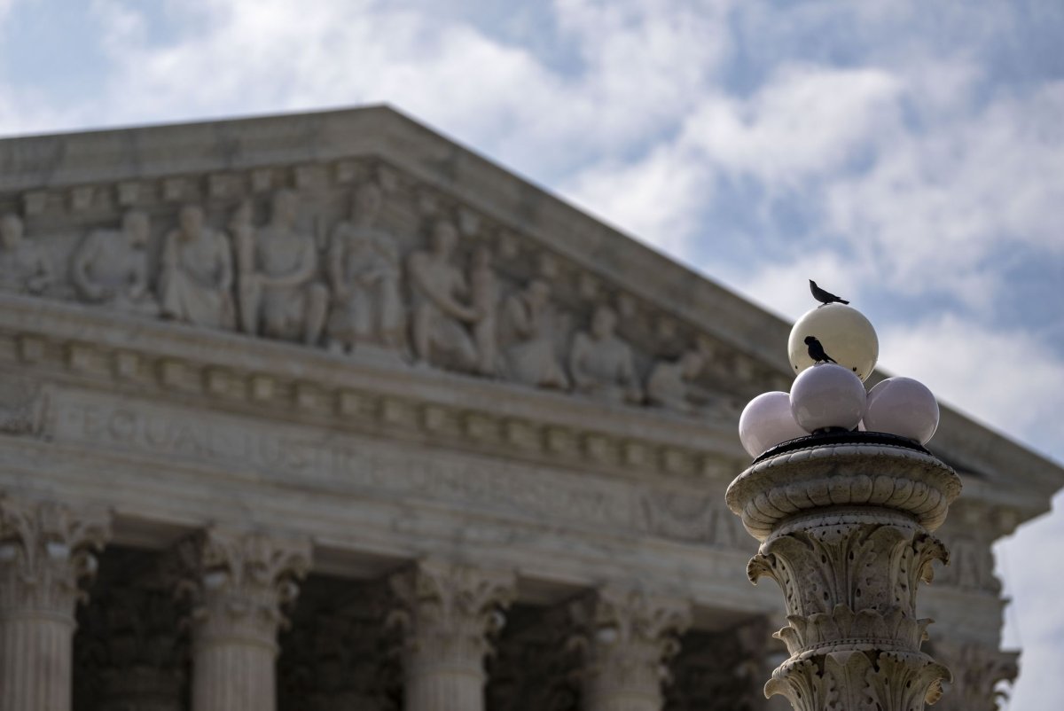 Supreme-Court-Trump-can-start-carrying-out-order-on-mail-in-voting.jpg