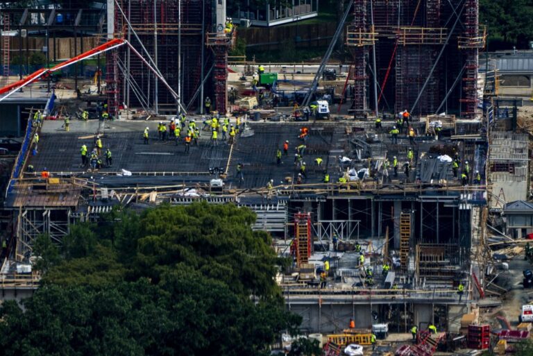 Supreme-Court-rules-White-House-ballroom-construction-can-continue.jpg