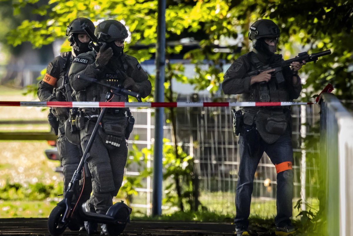 Swiss-police-launch-manhunt-after-rave-shooting-kills-1-wounds-5.jpg