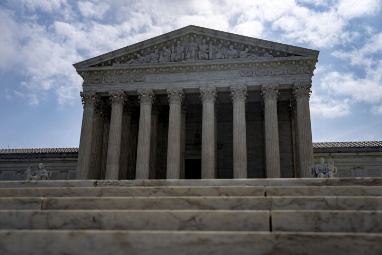 Texas-families-ask-Supreme-Court-to-hear-appeal-on-10-Commandments-law.jpg