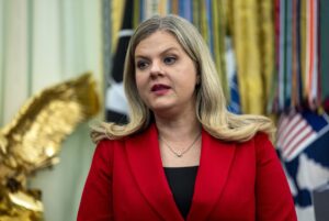 Trump-taps-White-House-policy-aide-Heidi-Overton-to-lead-FDA.jpg