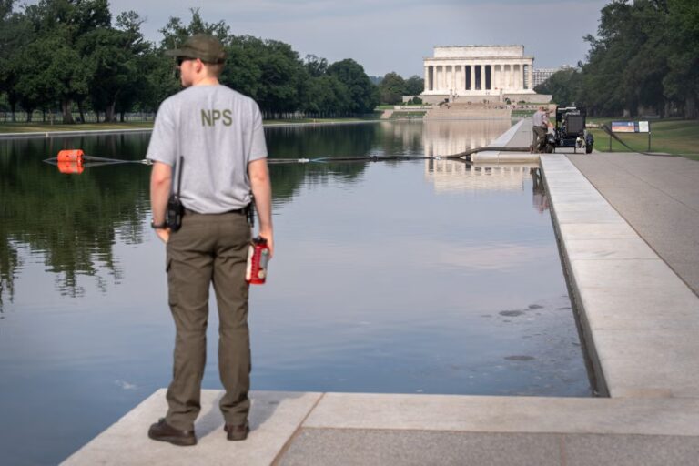 Trump_Reflecting_Pool_Park_Service_6623_.jpg