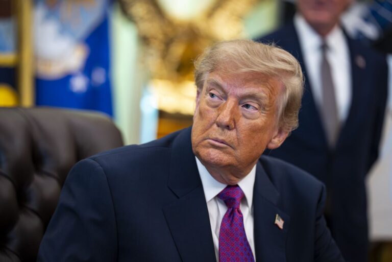 Trumps-ex-teleprompter-operator-fined-172K-for-betting-on-speeches.jpg