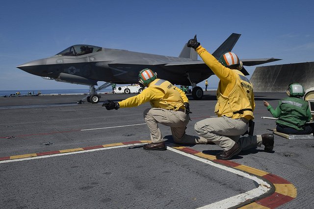 USS-Abraham-Lincoln-ending-long-deployment-amid-health-concerns.jpg
