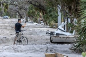 Watchdog-FEMA-crew-broke-law-by-skipping-homes-with-Trump-signs.jpg