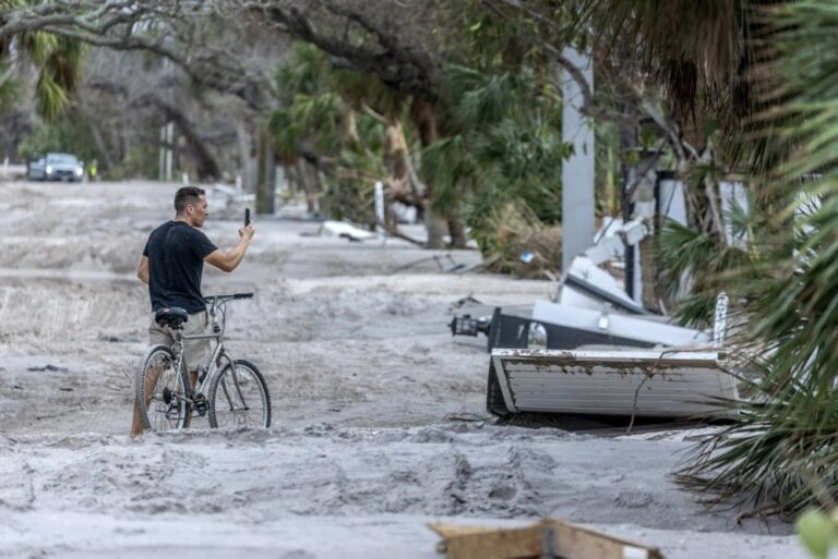 Watchdog-FEMA-crew-broke-law-by-skipping-homes-with-Trump-signs.jpg
