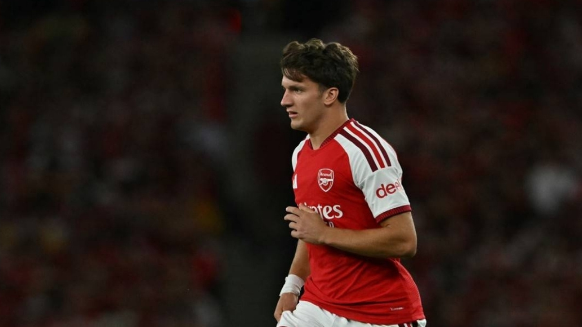 christos-tzolis-arsenal1-69081786971087.jpg