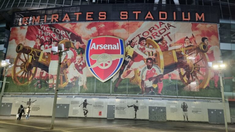 emirates-stadium-london-bm-88321786516252.jpeg