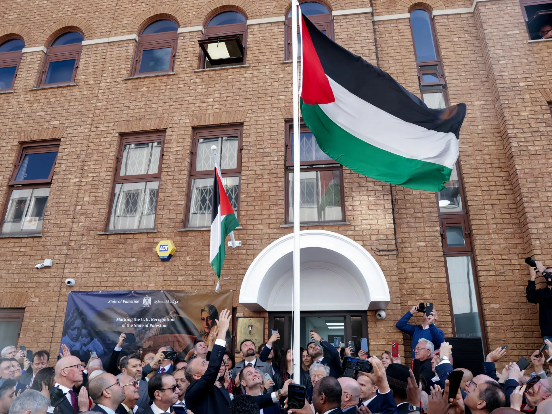 2025-09-22T104239Z_728244377_RC2YWGAT03ZG_RTRMADP_3_ISRAEL-PALESTINIANS-BRITAIN-CEREMONY-1790428765.webp