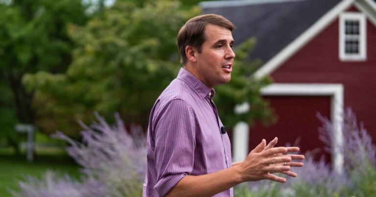 260904-chris-pappas-new-hampshire-mn-1120-29bb4f.jpg