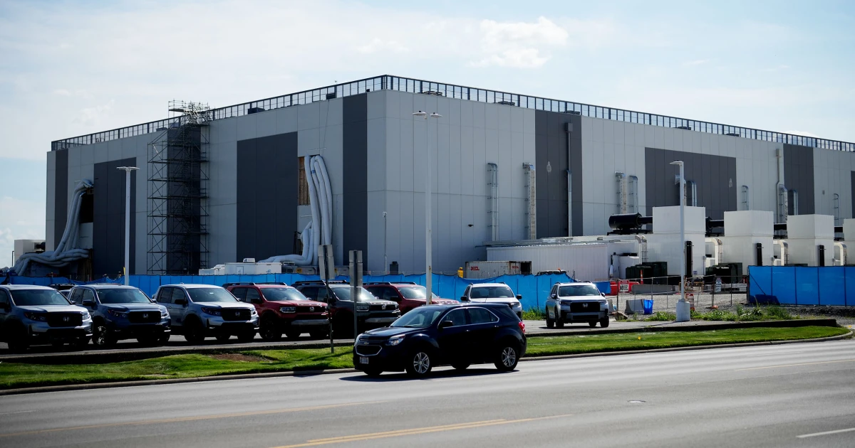 260904-data-center-iowa-jg-7261e7.jpg