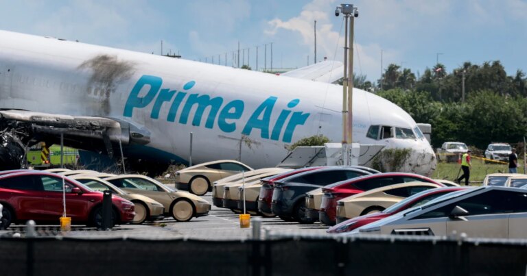 260907-Amazon-Cargo-Plane-Crashes-MIA-vsb-1705-11e67b.jpg