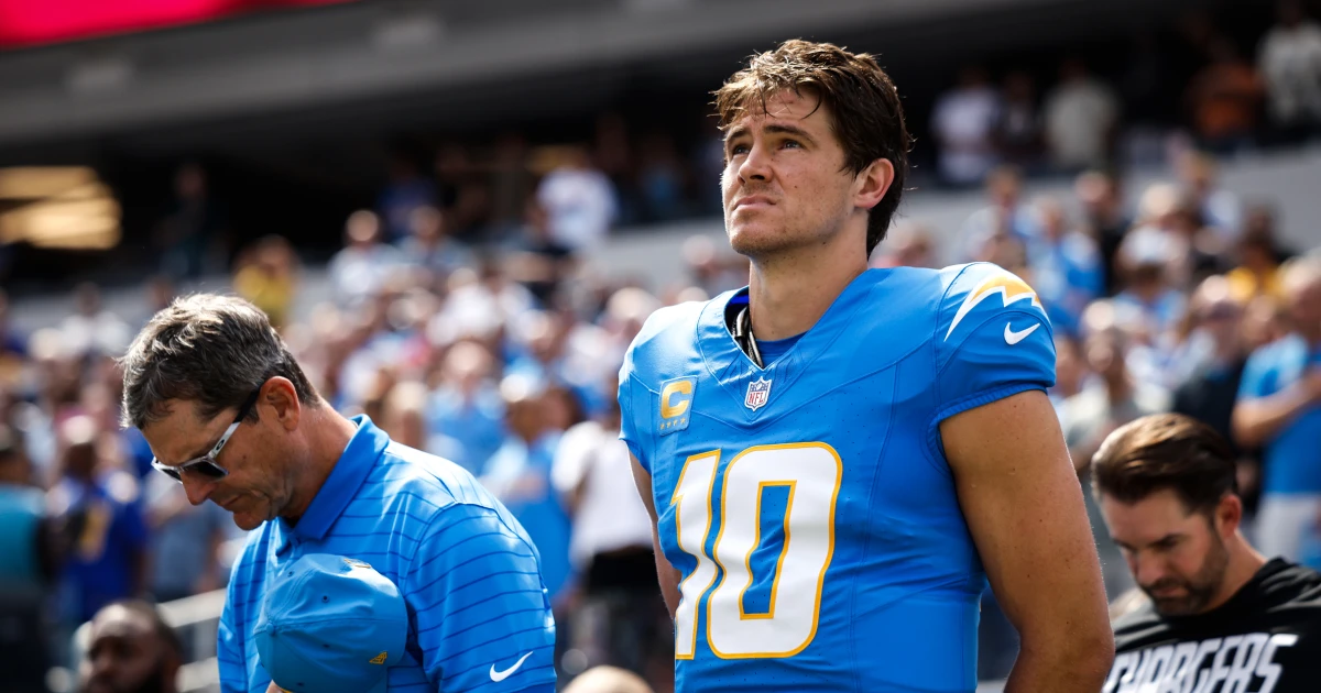 260914-Jim-Harbaugh-Justin-Herbert-ew-620p-e77169.jpg
