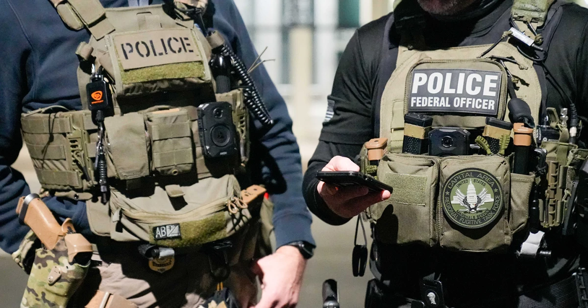 260923-ice-agents-mb-1438-fc7ac5.jpg